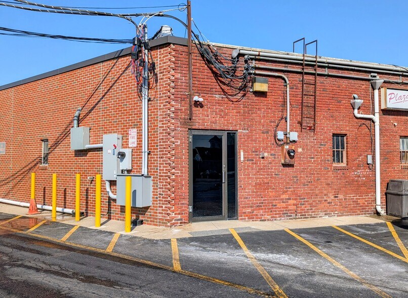 More Photos Of 8 E Prospect St, Waldwick Freestanding For Lease