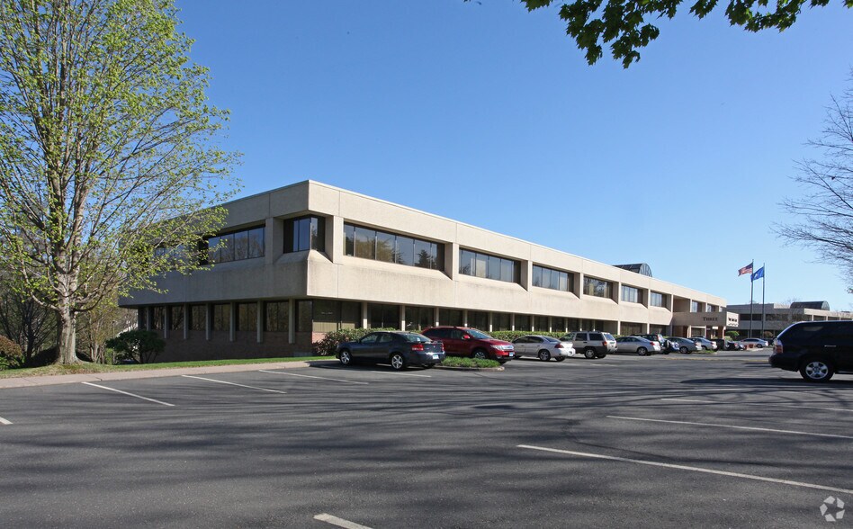More Photos Of 3 Farm Glen Blvd, Farmington Office For Lease