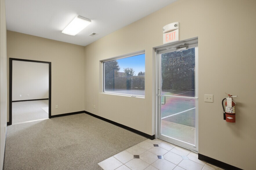 More Photos Of 2585 Eastwood Dr, Columbus Office For Lease