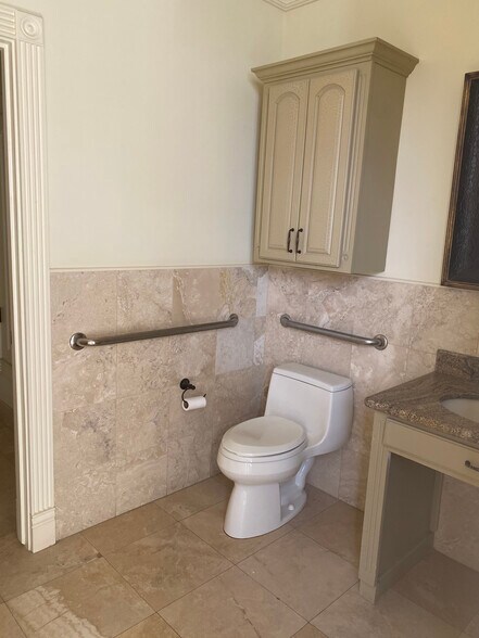 More Photos Of 154 N Festival Dr, El Paso Medical For Sale