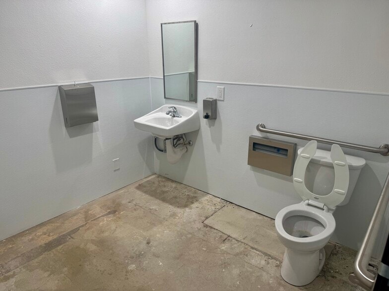 More Photos Of 6400-6436 E Stearns St, Long Beach Unknown For Lease