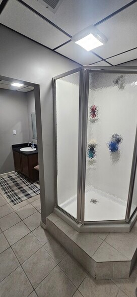 More Photos Of 400-460 Fame Rd, Dayton Light Distribution For Lease