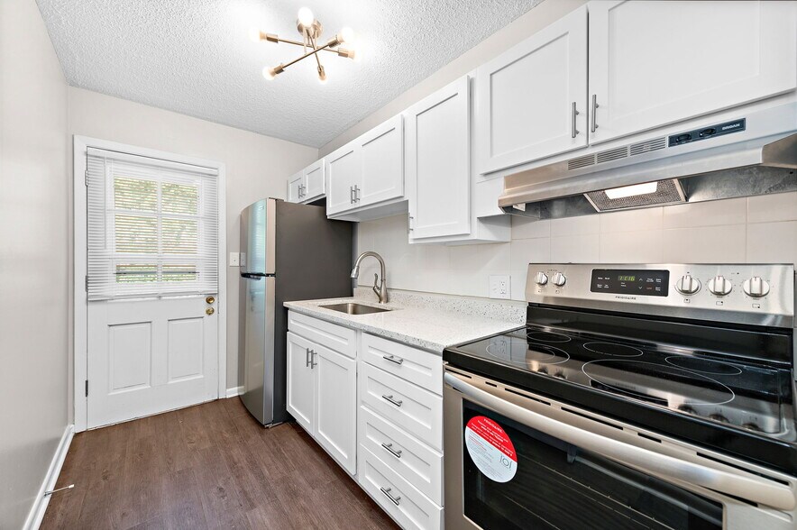 More Photos Of 8420-8438 Robinson St, Overland Park Apartments For Sale