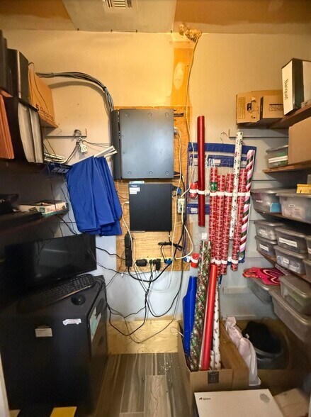 More Photos Of 1260 N Main St, Vidor Office For Sale