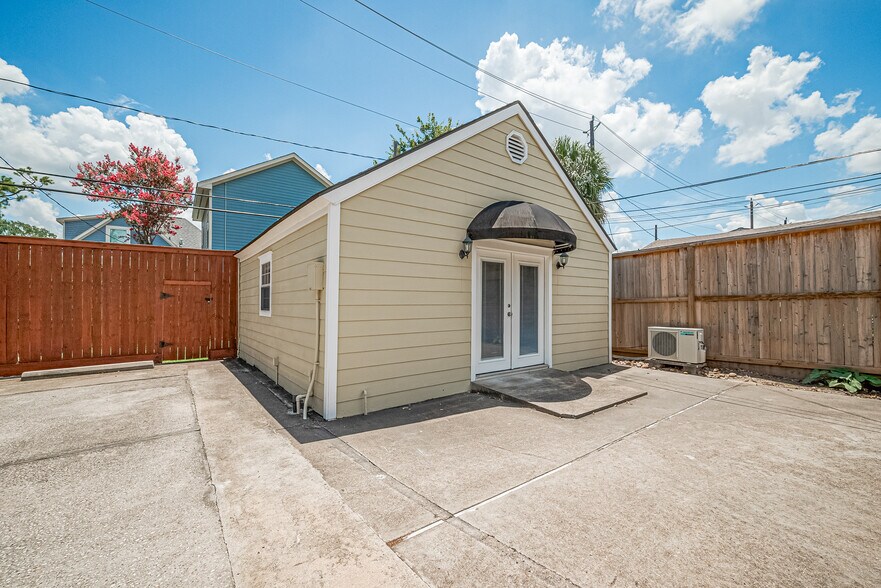 More Photos Of 826 Heights Blvd, Houston Office Residential For Sale