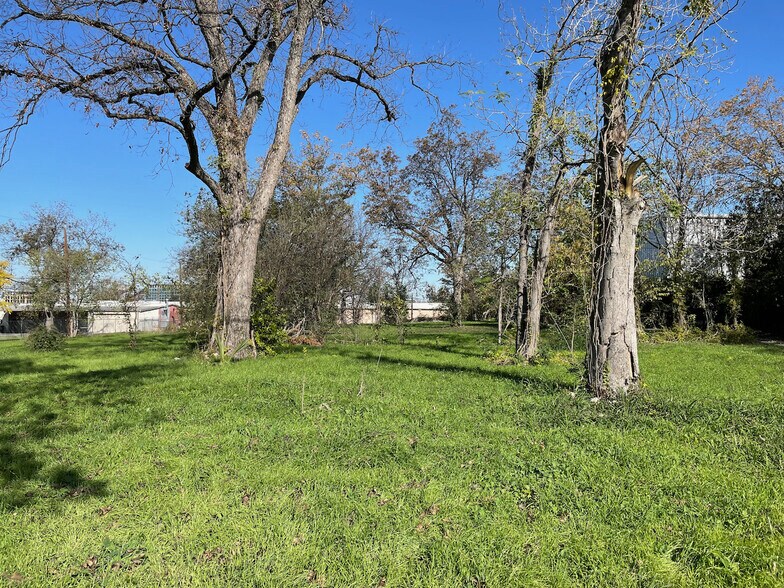 More Photos Of 417 Milam, San Antonio Land For Sale