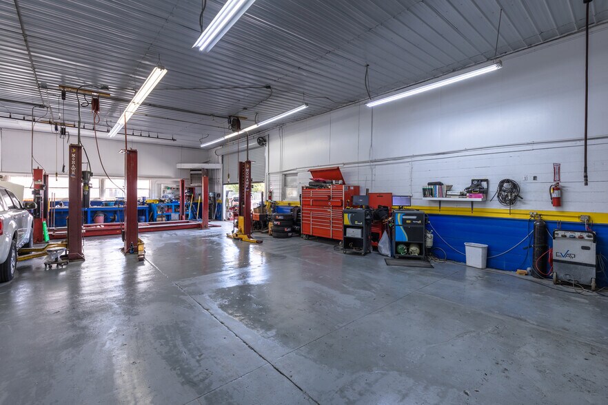 More Photos Of 609 N 7th St, Williams Auto Repair For Sale