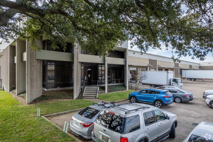 More Photos Of 9200-9230 Baythorne Dr, Houston Unknown For Lease