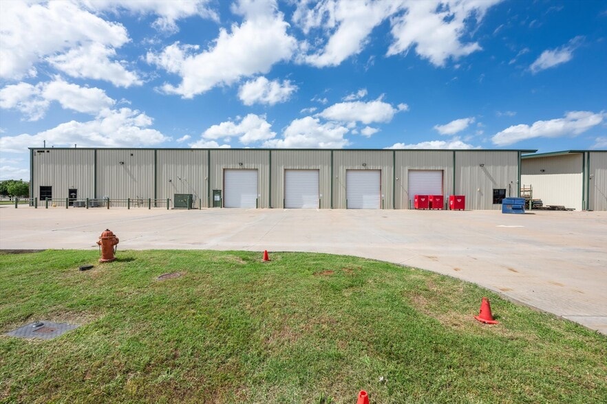 More Photos Of 13020 S Sunnylane Rd, Moore Industrial For Lease