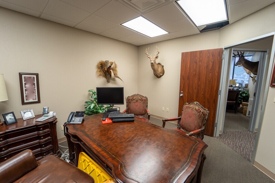 More Photos Of 115 Medical Dr, Victoria Medical For Sale