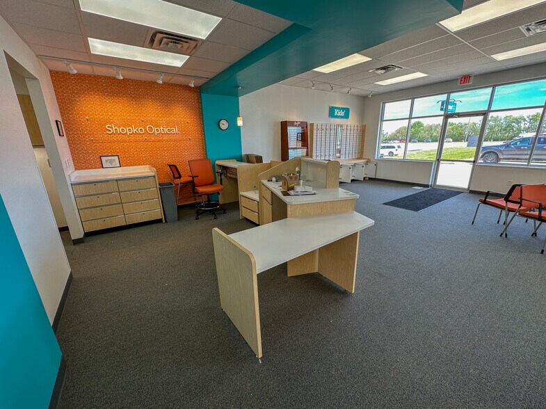 More Photos Of 1514-1528 W Springfield Rd, Taylorville Unknown For Lease