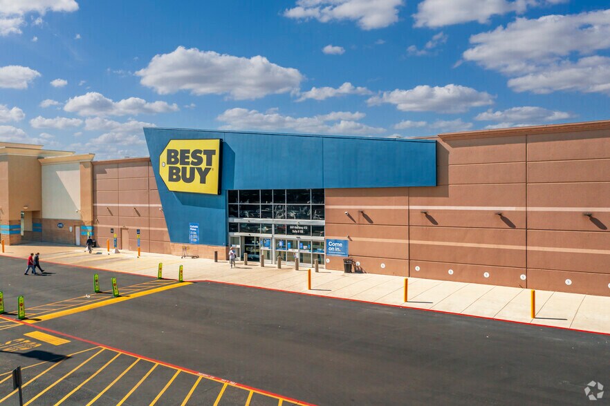 More Photos Of 6001 NW Loop 410, San Antonio Storefront For Lease