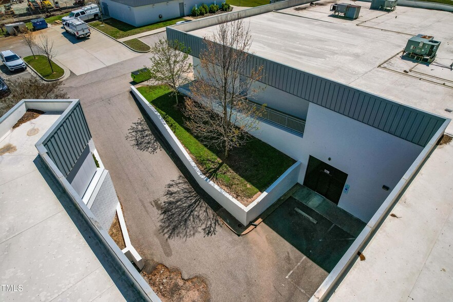 More Photos Of 5706 Chapel Hill Rd, Raleigh Office Residential For Lease