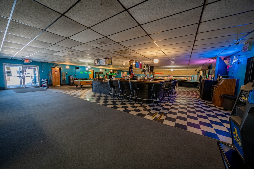 More Photos Of 675 Grant St, Winneconne Bowling Alley For Sale