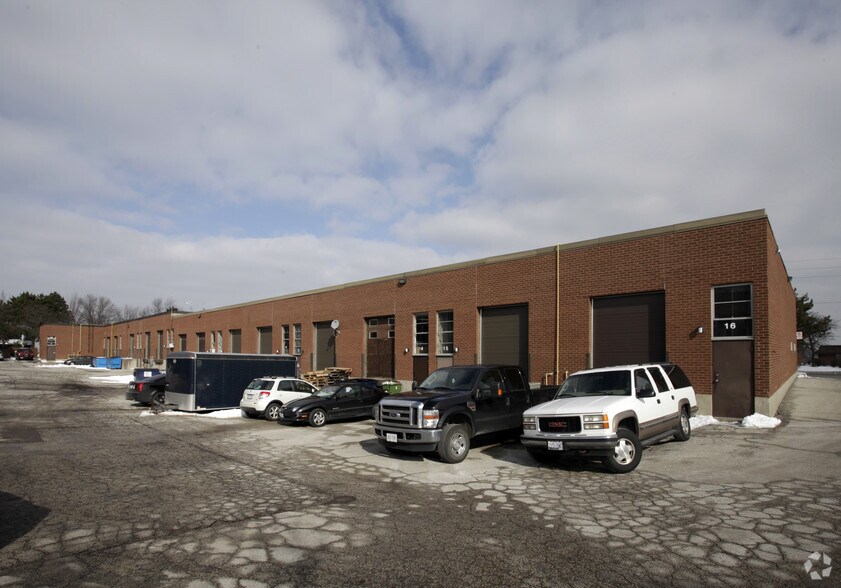 More Photos Of 3120 Glen Erin Dr, Mississauga Light Distribution For Lease