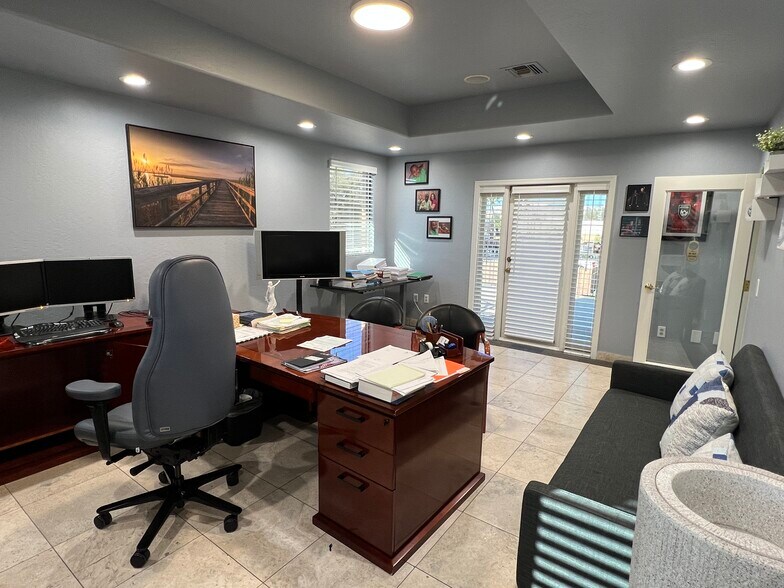 More Photos Of 16448 N 40th St, Phoenix Loft Creative Space For Sale