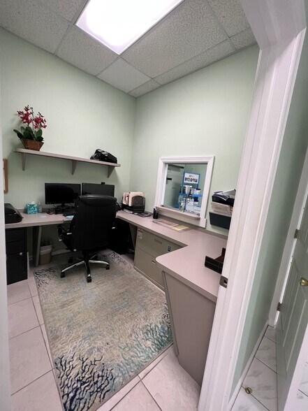 More Photos Of 880 Jupiter Park Dr, Jupiter Light Manufacturing For Sale