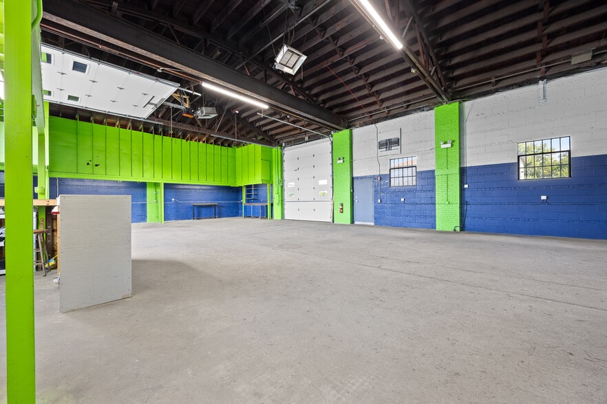 More Photos Of 4520 Rumsey Ave, Oak Lawn Industrial For Sale