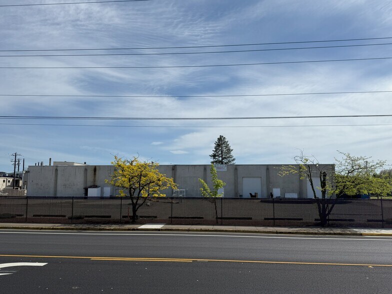 Primary Photo Of 250 Queen Ave SW, Albany Warehouse For Sale