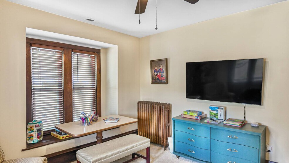 More Photos Of 323 Ballengee St, Hinton Office For Sale