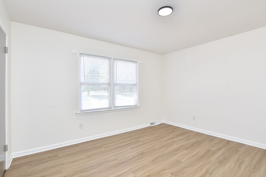 More Photos Of 1114 N Franklin Rd, Greenville Apartments For Sale