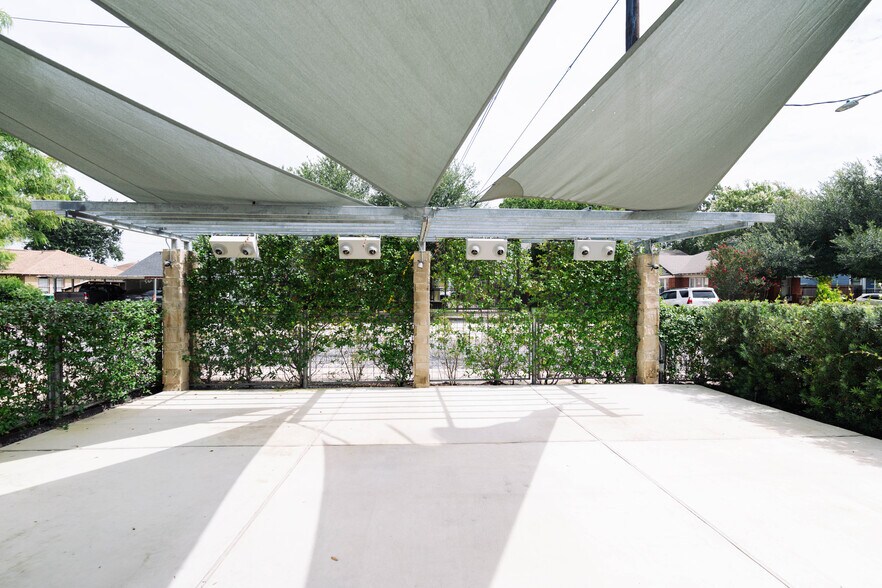 More Photos Of 1124 Usener St, Houston Freestanding For Sale