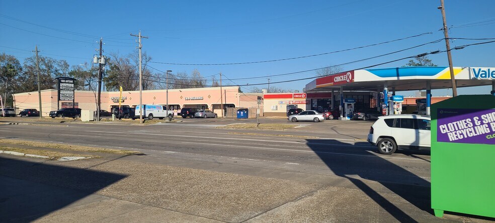 More Photos Of 1808 Antoine Dr, Houston Storefront For Lease