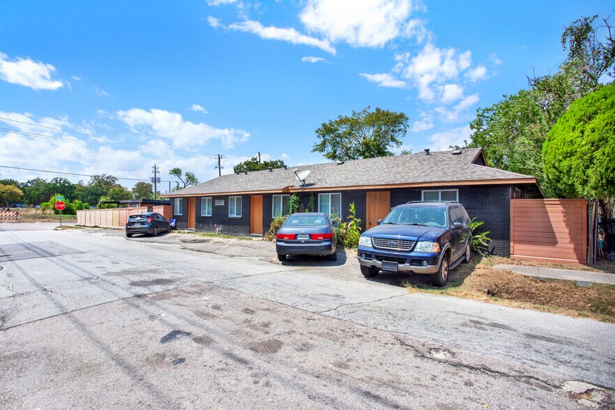 More Photos Of 7707 Glover St, Houston Apartments For Sale