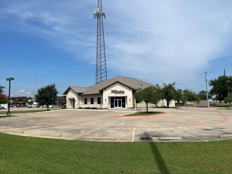 More Photos Of 14044 Spring Cypress Rd, Cypress Freestanding For Sale