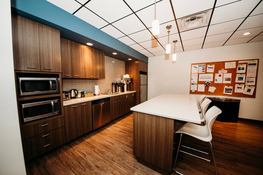 More Photos Of 37 Vic Turner Airport Rd, Dawson Creek Office For Sale