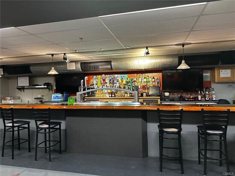 More Photos Of 200 Wall St, Chico Bar For Sale