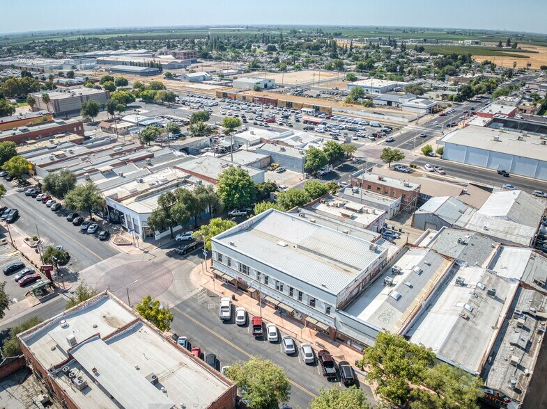 More Photos Of 101 N L St, Dinuba Storefront For Sale