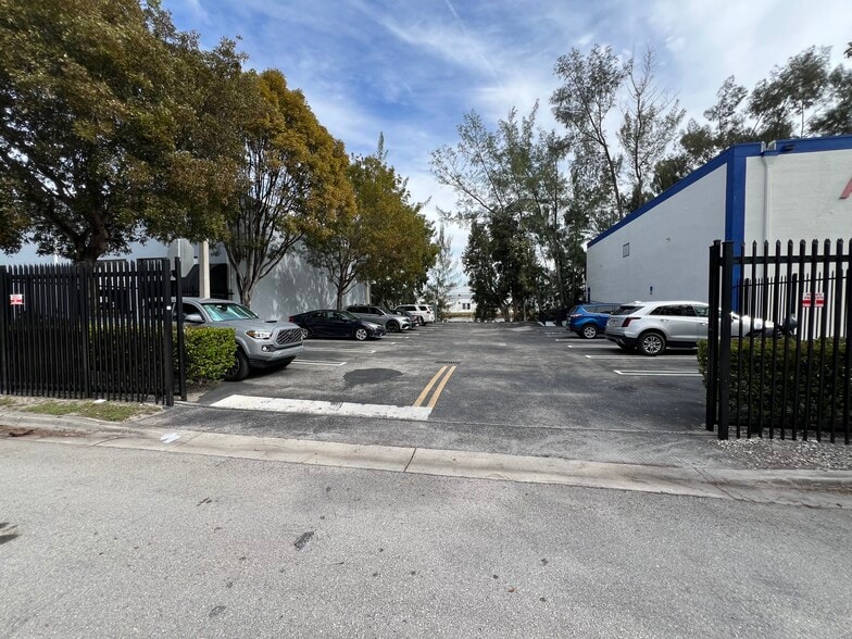 More Photos Of 2001 NW 93rd Ave, Miami Warehouse For Sale