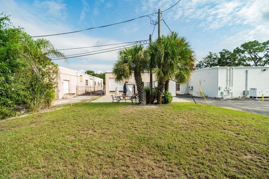 More Photos Of 1239 16th St, Vero Beach Storefront For Sale