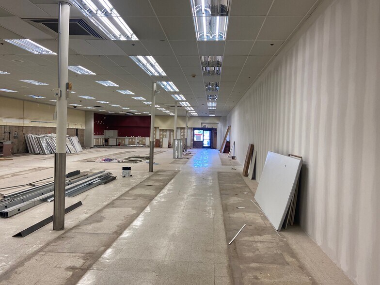 More Photos Of 611 Luzerne St, Scranton Storefront For Lease