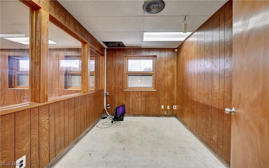 More Photos Of 422 S Green Rd, South Euclid Warehouse For Sale