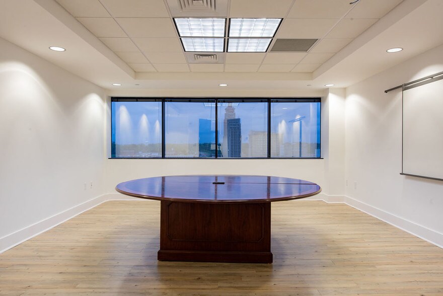 More Photos Of 200 S Lamar St, Jackson Office For Sale