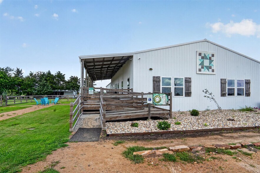 More Photos Of 9262 Farm to Market Road 79, Sumner Restaurant For Sale