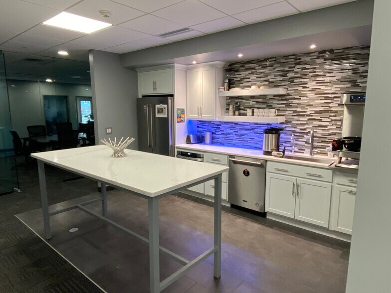 More Photos Of 404 N Byrne Rd, Toledo Warehouse For Sale