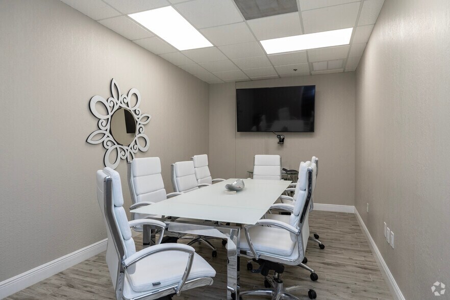 More Photos Of 1211 Tech Blvd, Tampa Manufacturing For Lease