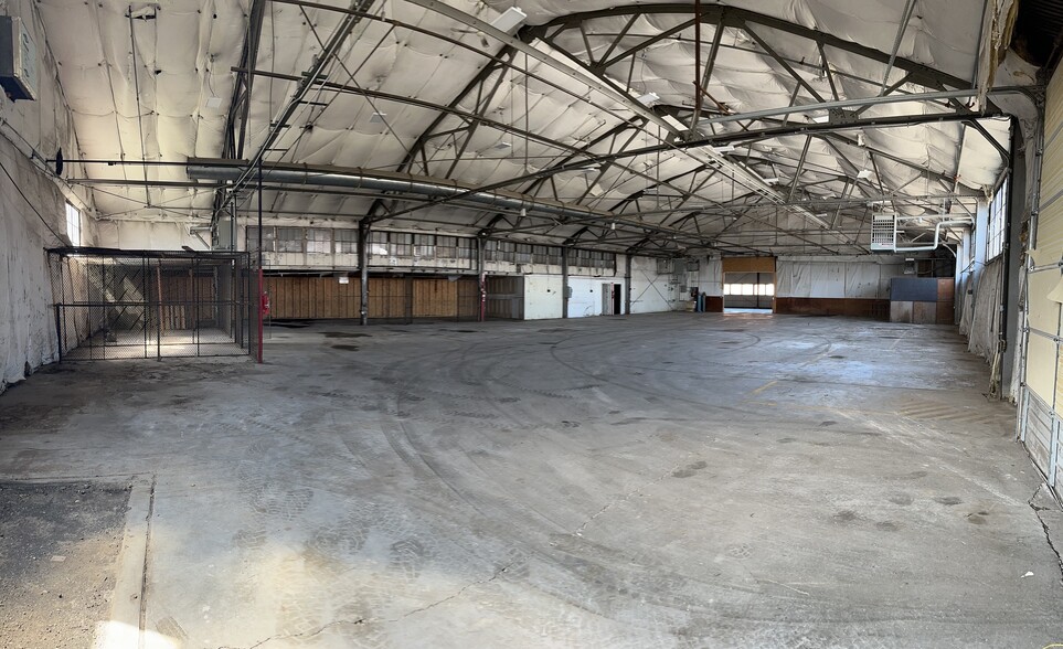 More Photos Of 1250 W 1st St, Granite City Flex For Lease