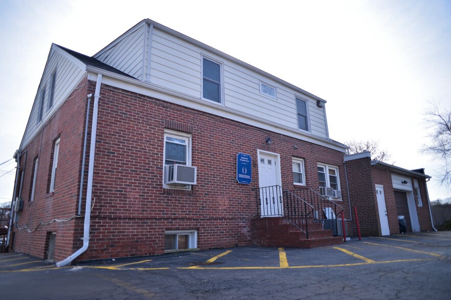 More Photos Of 1789 E Jericho Tpke, Huntington Medical For Lease