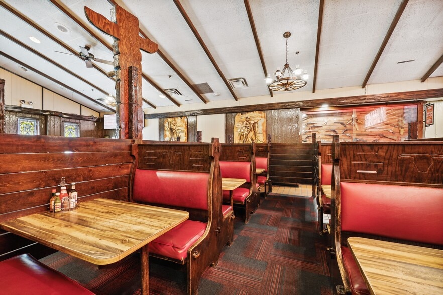 More Photos Of 8150 S Cicero Ave, Burbank Restaurant For Sale