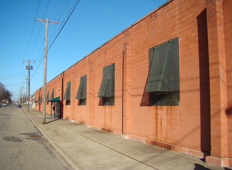More Photos Of 1502 12th St SW, Canton Warehouse For Lease
