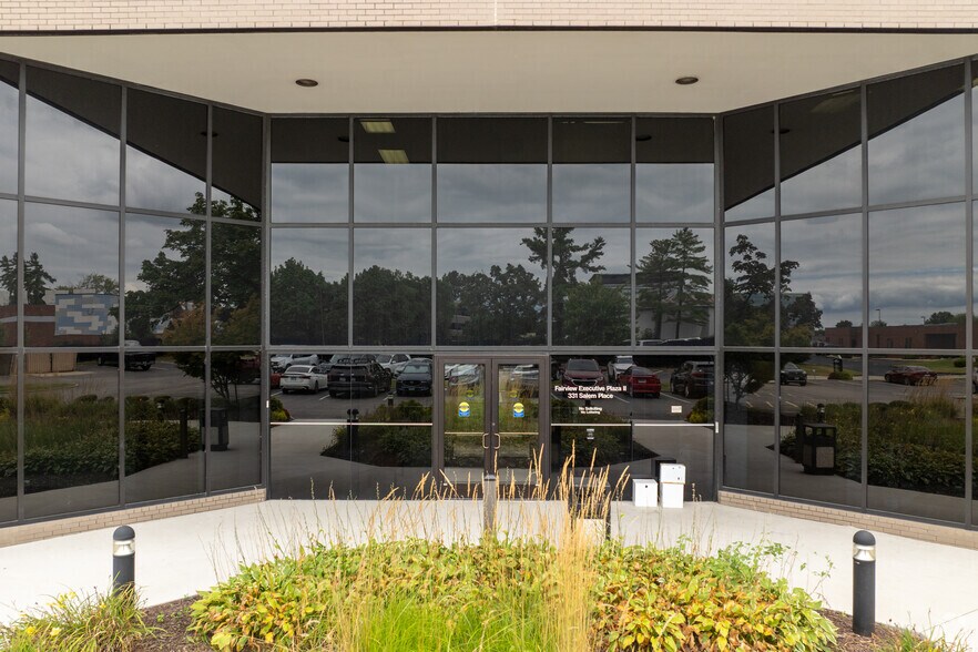 More Photos Of 331 Salem Pl, Fairview Heights Medical For Sale