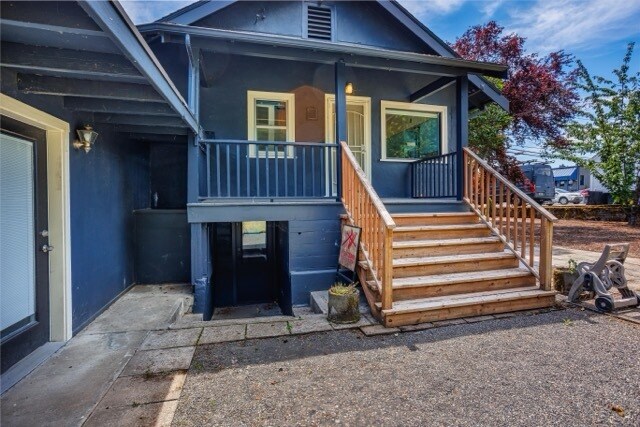 More Photos Of 2105 SE Ochoco St, Portland Office For Sale