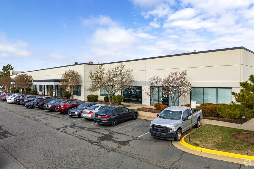 More Photos Of 44880 Falcon Pl, Dulles Unknown For Lease