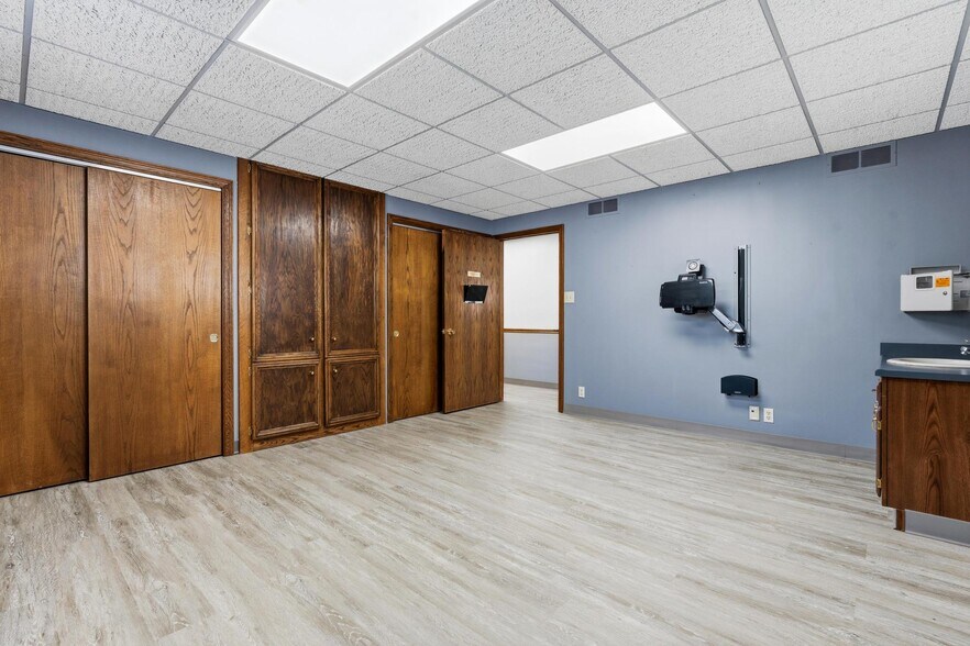 More Photos Of 244 Wilson Dr, Xenia Medical For Sale