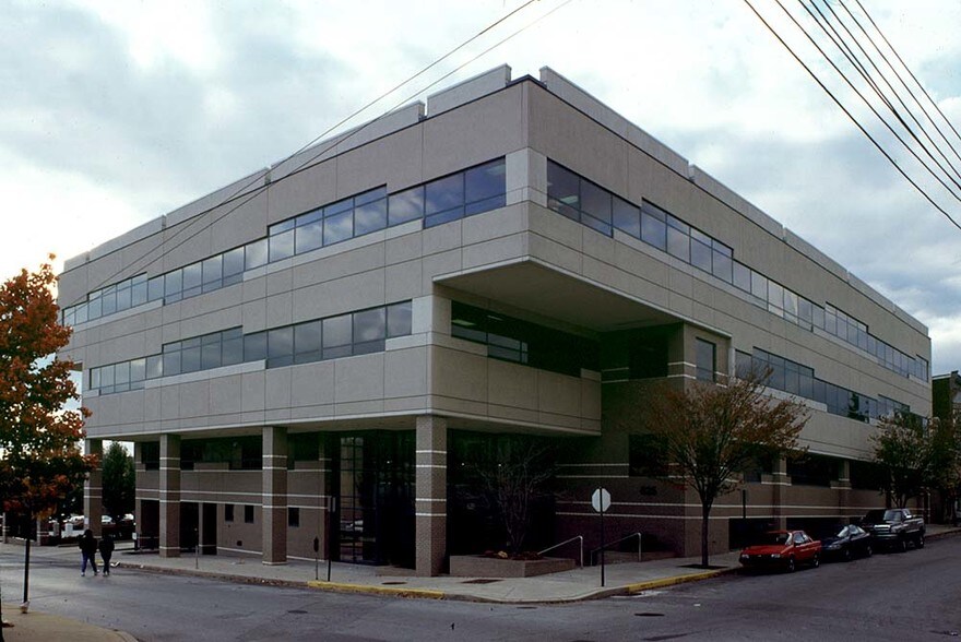 More Photos Of 625 N Orange St, Wilmington Office For Sale