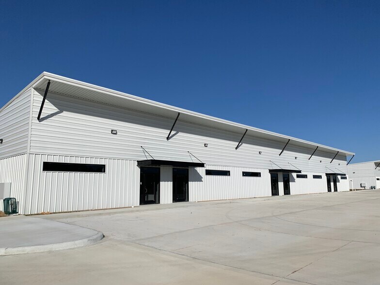 More Photos Of 18101 Cypress Rosehill Rd, Cypress Unknown For Lease